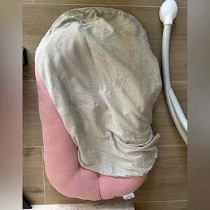 Snuggle me organic baby lounger with cover